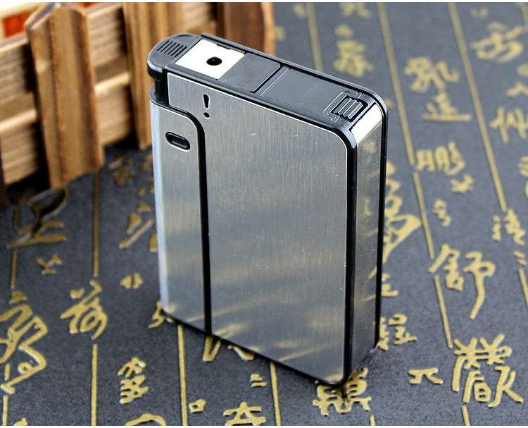 Bật lửa kiêm bao đựng thuốc lá Focus