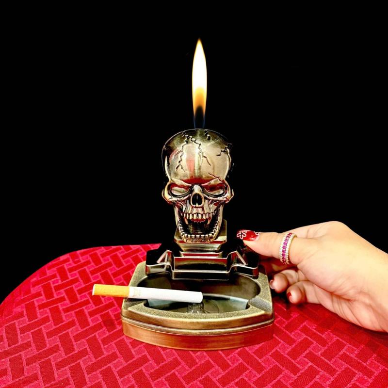 Bật lửa để bàn kiêm gạt tàn hình đầu lâu xài gas